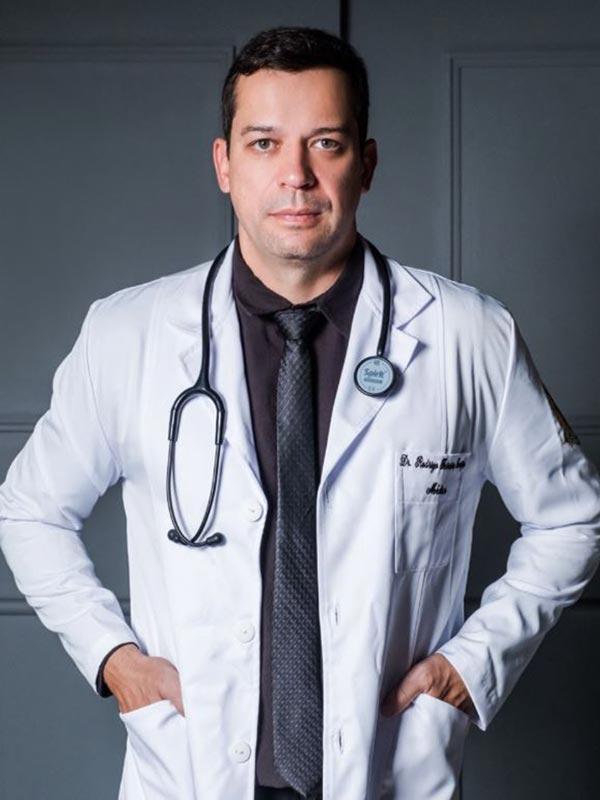 Dr. Rodrigo - Centro Médico Jardins - Clínico Geral em Vitória - ES